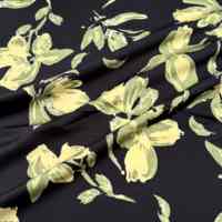 Tissu satiné chinois tissé 100 % polyester, motif floral imprimé, antistatique, poids moyen, haute qualité, pour vêtements de nuit pour femmes et filles