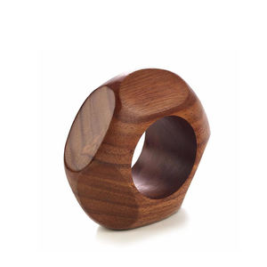Rond de serviette en bois de manguier, rond de serviette fait main pour les dîners de mariage, la salle à manger, les réunions de famille et les occasions spéciales - Product Image 1