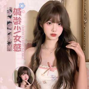 Peluca Larga Rizada de Marca Nacional, Color Gris Marrón Avellana, 130% de Densidad, Línea de Cabello Natural, Ondas de Longitud Completa, Flequillo Lateral DM773 - Product Image 2