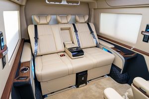 Kit de conversion intérieure de luxe pour Toyota Hiace avec sièges VIP, <span class=keywords><strong>bureau</strong></span> électrique, cloison intelligente et grand écran tactile - Product Image 6