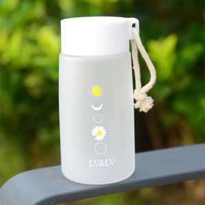 Bouteille d'eau en verre écologique sans BPA créative <span class=keywords><strong>marguerite</strong></span> givrée tasse transparente portable avec couvercle <span class=keywords><strong>gourde</strong></span> d'eau - Product Image 4