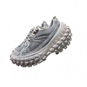 Zapatillas Deportivas Unisex Grises para Senderismo con Suela Gruesa y Resistente para Uso en Exteriores y Casual - Product Image 1