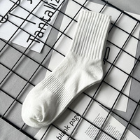 Emballage personnalisé Logo blanc unisexe Crew chaussettes femmes mi-longueur chaussettes Ins tricot rue minimaliste chaussettes de sport homme