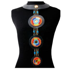 Collier ras du cou en faux cuir brodé tendance au design personnalisé Accessoire de mode de bonne qualité Design tendance américain - Product Image 1