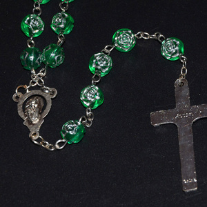 Hot Selling Plastic Green rose beaded Antique Silver eye pin Handmade Pop Rosary - Product Image 1