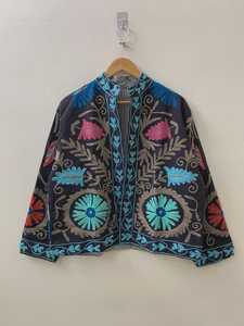 Chaqueta Azul Bohemia de Terciopelo con Bordado Suzani, Chaqueta Corta Japonesa de Primavera, Hecha a Mano, Regalo para Ella, Talla Única, Boutique India - Product Image 1