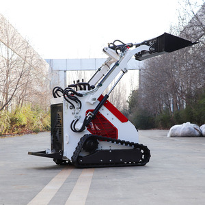 รถตักล้อยางขนาดเล็ก Soamte เครื่องยนต์ดีเซล Kubota ได้รับการรับรองมาตรฐาน EPA น้ำหนัก 950 กก. รับประกัน 2 ปี ปั๊มไฮดรอลิก YUKEN เกียร์ PLC - Product Image 4