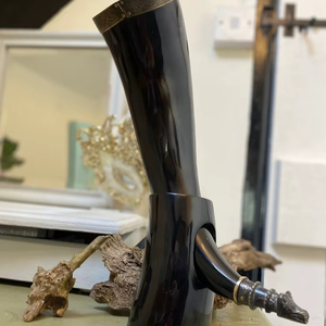 Cuerno Vikingo para Beber, Ecológico, Hecho a Mano, Moderno, con Soporte, de Cuerno Natural, Color y Tamaño Personalizables, Duradero, Artículo Coleccionable - Product Image 1