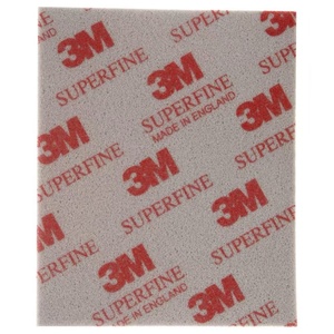 Éponges <span class=keywords><strong>abrasives</strong></span> 3M 02602, rouges, super fines, 5 mm, moyennes, 114x140 mm, pour ponçage humide ou sec - Product Image 1