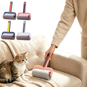 Rouleau adhésif en plastique pour nettoyer les vêtements et les poils d'animaux, avec logo personnalisé - Product Image 1