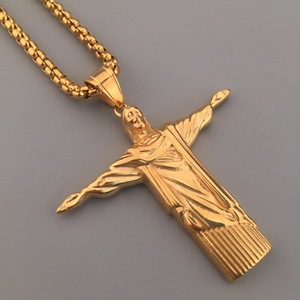 Collar Religioso Chapado en Oro de 18K con la Estatua de Cristo Redentor del Río Cristo Redentor de Brasil, Joyería Brasileña - Product Image 1