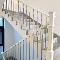 Rampe et main courante d'escalier modernes en aluminium de luxe, adaptées aux escaliers intérieurs de villas, avec accessoires de rampe.