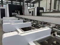 Station de travail CNC intelligente 13 axes intégrée pour la découpe, le perçage et le fraisage des fenêtres et portes en aluminium
