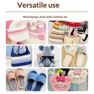 Chaussons en crochet faits main, tricotés avec <span class=keywords><strong>de</strong></span> gros pompons, colorés et originaux, vente en gros pour influenceurs en ligne, 100g - Product Image 2