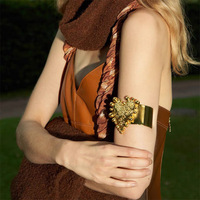 Bracelet en métal haut de gamme pour femme, design cœur ouvert large, style rétro doré exagéré