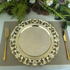 Assiettes décoratives en plastique ajourées de style européen pour hôtels, mariages, fêtes, dîners de Noël et événements – Sous-assiettes - Product Image 1