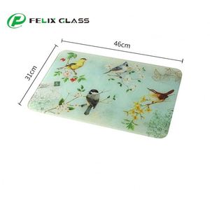 Planche à découper en verre personnalisée, 16 "X 11", cadeaux de pendaison de crémaillère, planches à découper personnalisées pour la cuisine - Product Image 1