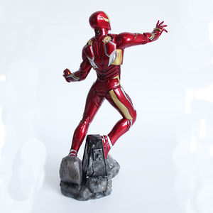 Venta al por mayor personalizado América superhéroe resina artesanía luminosa estatua recuerdos figuritas hogar Oficina Decoración de mesa - Product Image 4