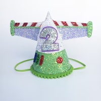Chapeau de fête en forme de cône vert pailleté pour 2e anniversaire garçon/fille avec conception d'avion Fournitures de fête d'anniversaire pour tout-petits