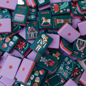 Set Mahjong Americano a Tema Balletto Schiaccianoci, Pieghevole, Compatibile con Poker, Tessere in Acrilico Viola e Verde, 160 Pezzi, Gioco Natalizio Novità - Product Image 1