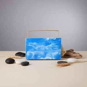 Pochette en résine faite à la main colorée pour femmes avec une construction durable, un design léger et tendance - Product Image 5