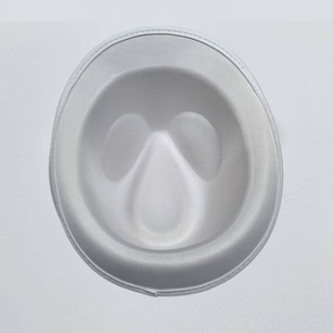 Chapeau Fedora bavarois personnalisé avec logo - Chapeau à carreaux bleus et blancs avec plume - Product Image 4