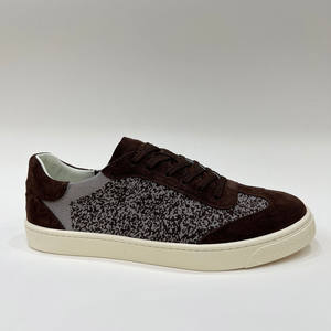 รองเท้าผ้าใบผู้ชายสไตล์สปอร์ตเดินสบาย หนังวัวฟอกแบบผสมสี ดีไซน์ทันสมัย ขายส่งจากโรงงาน คุณภาพสูง - Product Image 2