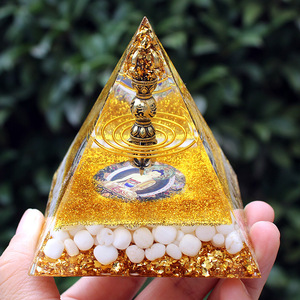 Pyramide en cristal Kogiya, artisanat en résine époxy, décoration d'intérieur, ornement de bureau, couleur Vajra, gravure interne, objet de collection, cadeau - Product Image 1