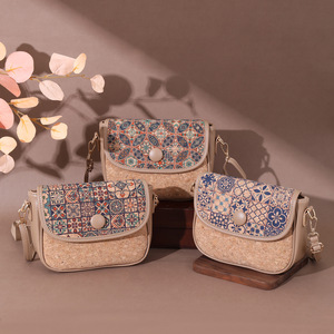 <span class=keywords><strong>Borsa</strong></span> Leggera da Donna in Stile Etnico Retrò con Stampa a Colori Contrastanti, Chiusura con Cerniera Rivestita in Legno e <span class=keywords><strong>Tracolla</strong></span> Singola - Product Image 3