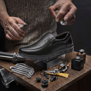 Chaussures de marche pour hommes en cuir véritable noir et marron, semelle extérieure en caoutchouc, lacets, chaussures décontractées de ville, tendance mode été automne - Product Image 3