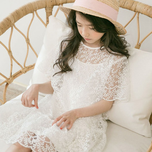 Nouvelles Robes de Soirée Courtes en Dentelle Blanches de Style Coréen Occidental Premium pour Jeunes Filles, Provenant d'un Fournisseur Chinois - Product Image 2