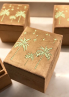 Boîte cadeau de luxe en velours avec fermeture magnétique pour flacon de parfum d'aromathérapie, broderie, emballage d'huiles essentielles, boîtes pour cadeaux promotionnels
