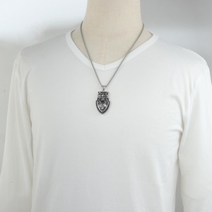 Yunnique – collier avec pendentif en acier inoxydable en forme de tête de loup, design du zodiaque animal, bijoux cadeau pour hommes - Product Image 3