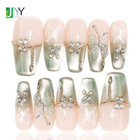 Ongles à presser de luxe faits main en gel sculpté 3D avec motif papillon, ongles acryliques haut de gamme en velours magnétique forme cercueil