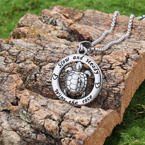 Vente en gros de bijoux tortues en acier inoxydable Collier en acier inoxydable pour hommes collier de bijoux <span class=keywords><strong>la</strong></span> course <span class=keywords><strong>tortue</strong></span> <span class=keywords><strong>et</strong></span> lièvre - Product Image 5