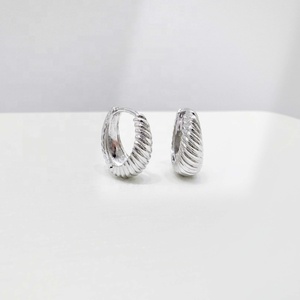 Precio de fábrica, plata 925, pendientes minimalistas occidentales de plata de ley, redondos irregulares, estilo hiphop, hipoalergénicos, pendientes de moda para mujer. - Product Image 2