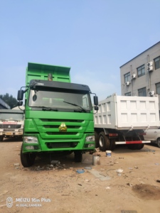 รถบรรทุกซิโนทรัค รุ่นใหม่ 6x4 10 ล้อ ฮาวเวอร์ รถดัมพ์สำหรับงานก่อสร้าง มาตรฐานยูโร 3 กล้องมองหลัง 360 องศา ความจุ 31-40 ตัน สำหรับขาย - Product Image 3