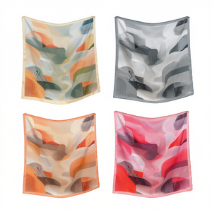 Foulard quadrato piccolo con paesaggio dipinto a inchiostro 70x70cm, accessorio moda per donna - Product Image 1