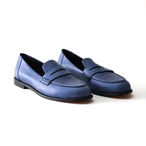 Blaue OEM Hochwertige Obere Slipper aus Leder Hand gefertigte flache Damenschuhe