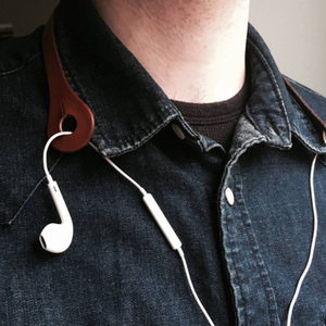 Deportes al aire libre Auriculares Soporte de almacenamiento Tapones para los oídos Cuello PU Cordón de cuero Clip portátil Auricular - Product Image 2