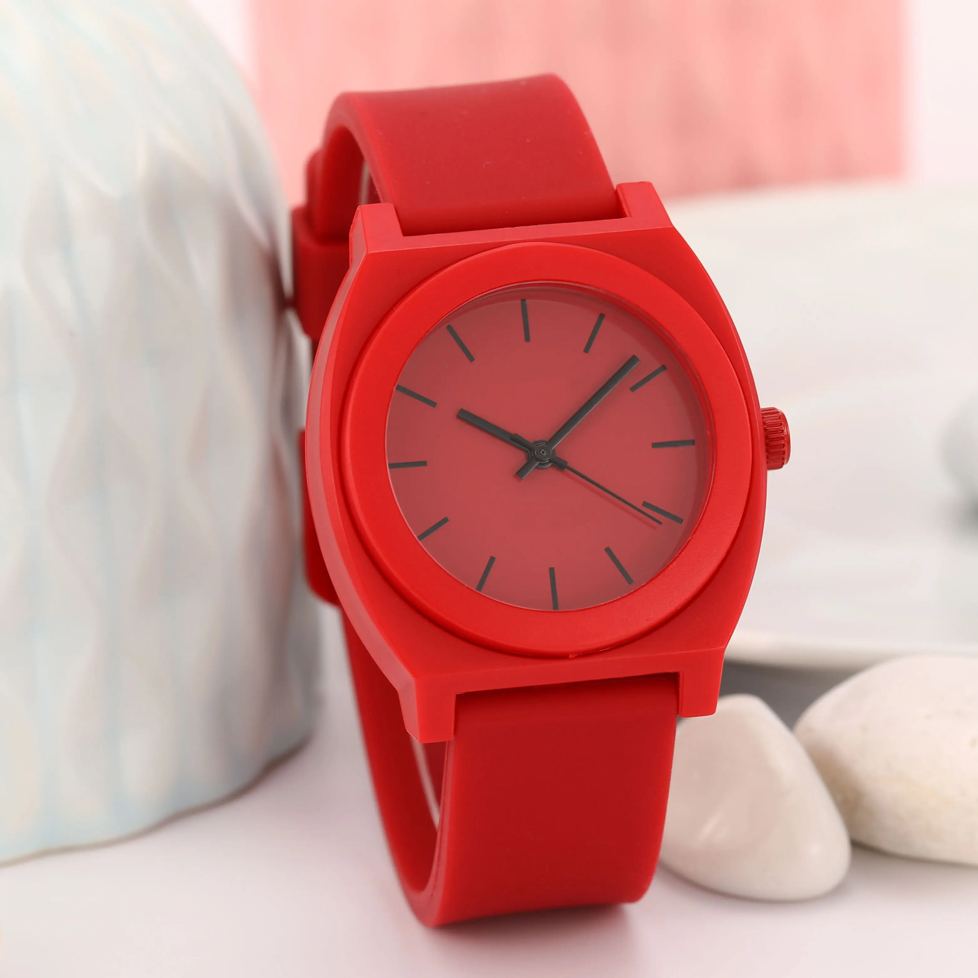 Китайский производитель, модные женские кварцевые Силиконовые аналоговые Водонепроницаемые Лучшие дешевые высококачественные пластиковые цветные часы