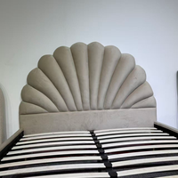 Europäisches Polster-Kopfteil aus Stoff mit Knopfheftung, Massivholz-Lattenrost, weich gepolstert, geeignet für Hauptschlafzimmer in Villen