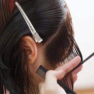 Peigne de coiffure professionnel en fibre de carbone avec logo personnalisé, en acier inoxydable, à queue de rat, pour la coupe, le démêlage et le tressage - Product Image 6