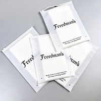 Sacs Ziplock en plastique givré blanc pour sweats à capuche – Durables, transparents et refermables, avec logo personnalisé pour l'affichage en magasin et le stockage sécurisé