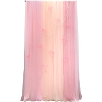 Rideau en gaze rose romantique pour toile de fond de mariage avec grande chaîne de perles florales, draperies en tulle transparent pour décoration de mariage