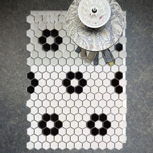 Moderne <span class=keywords><strong>Hexagon</strong></span>-Blumenmuster Premium 4mm Keramik-Mosaik Innen Glasierte Porzellanfliesen für den Boden - Product Image 1