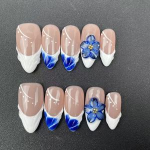 <span class=keywords><strong>Uñas</strong></span> Postizas Hechas a Mano de Alta Calidad al por Mayor, Forma de Almendra, Estilo Francés Blanco y <span class=keywords><strong>Azul</strong></span> con Tallado 3D, Reutilizables - Product Image 1