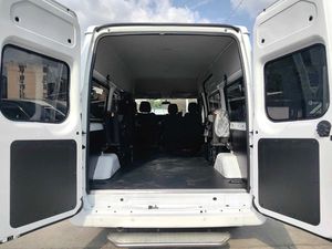 Vente Flash : Fourgonnette Commerciale d'Occasion JMC Fushun 2023 2.0T 8AT LHD 7 Places, Intérieur Propre, Diesel, Véhicule d'Occasion Fiable pour l'Exportation - Product Image 6