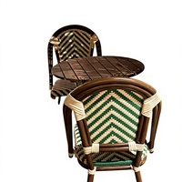 Ensemble table et chaises d'extérieur en rotin tressé de style français avec structure en aluminium, imperméable et résistant au soleil, mobile pour les zones de loisirs et cafés