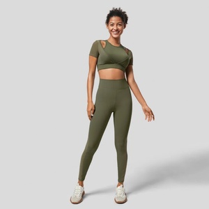 Ensemble de sport personnalisable pour femme : soutien-gorge de sport respirant en nylon, t-shirt col en V et short, grandes tailles, tenue de yoga pour femme - Product Image 2